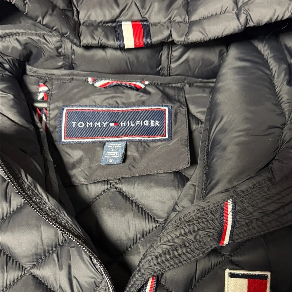 Tommy Hilfiger Black Quilted Hooded Puffer Jacket with Logo - Picture 2 of 4